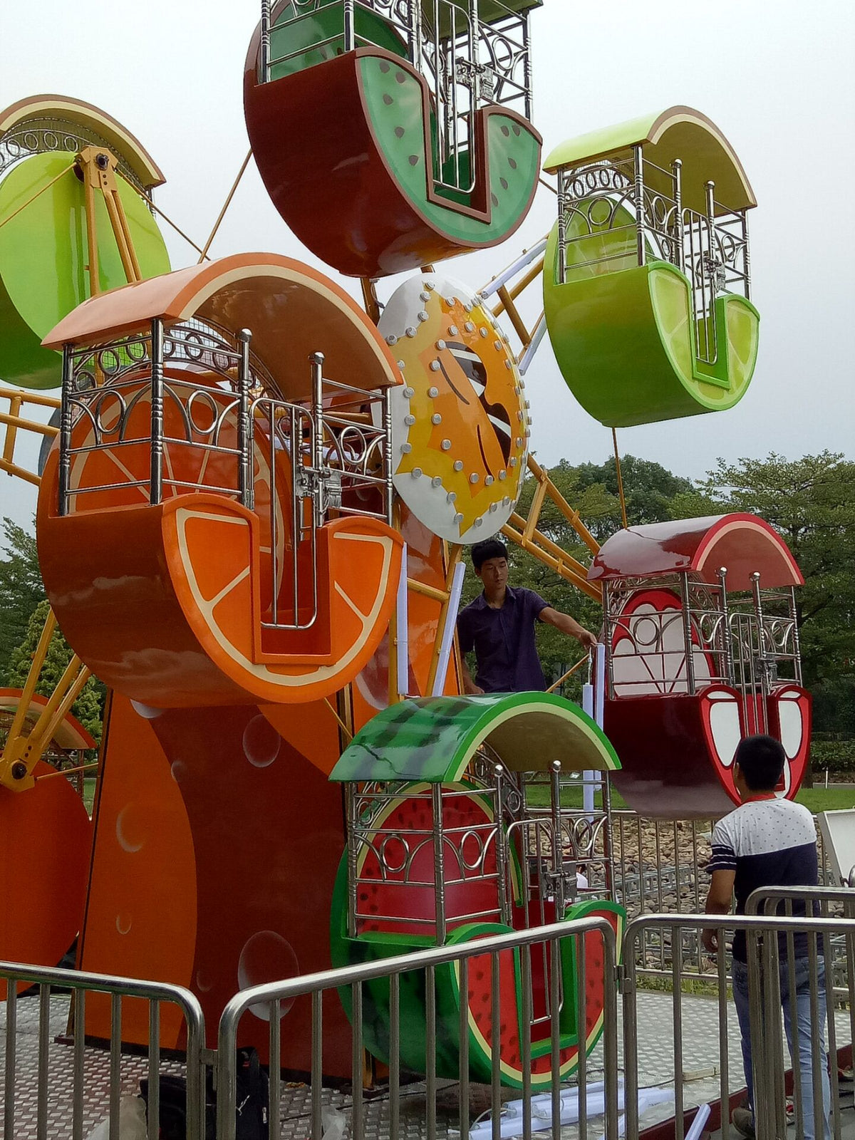 Double Side Fruit Ferris Wheel