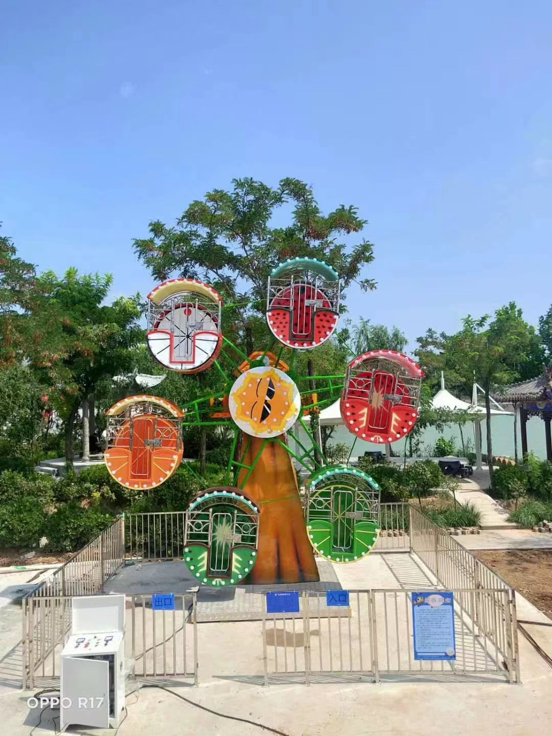 Single-Sided Fruit Ferris Wheel