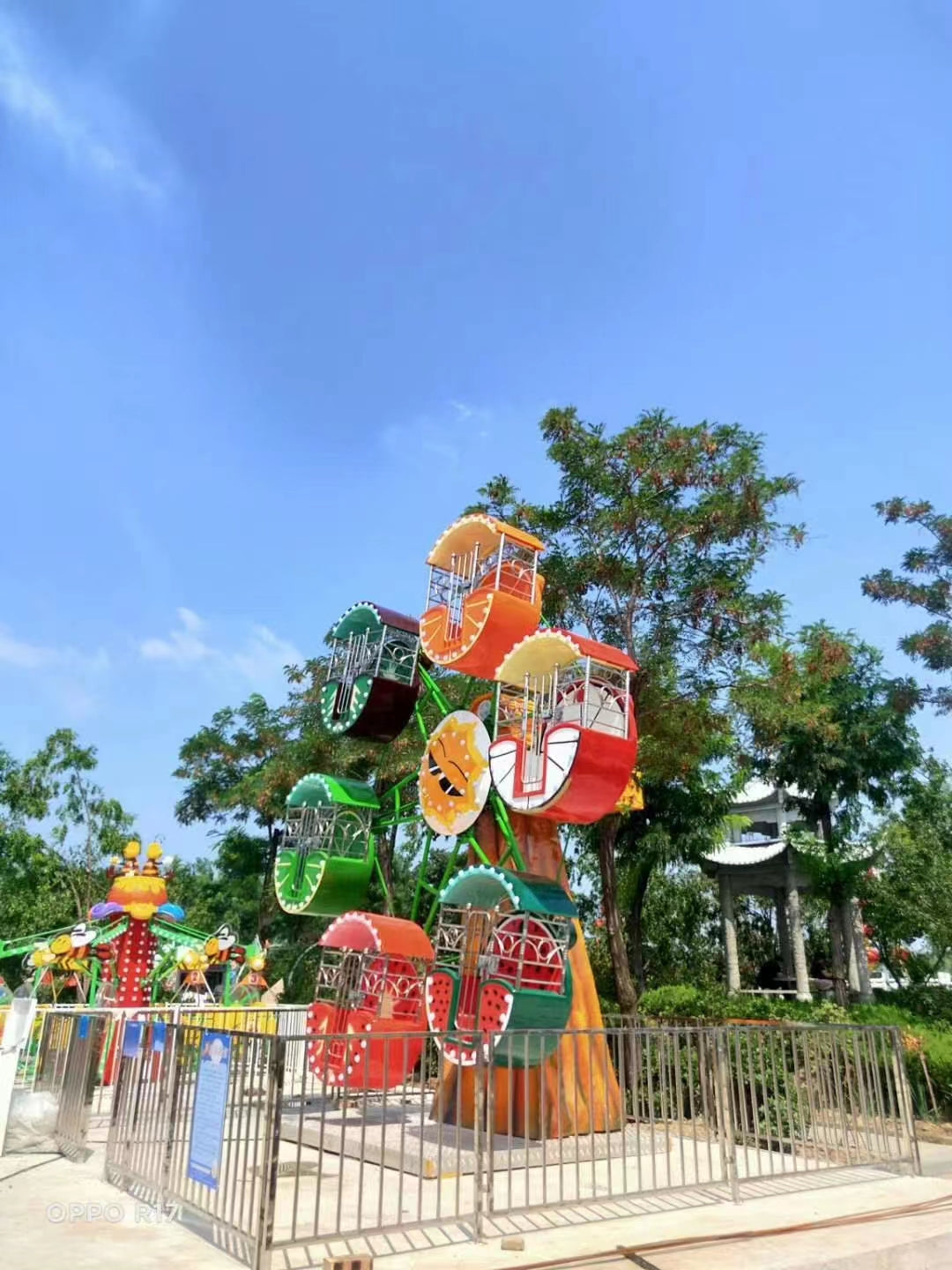 Single-Sided Fruit Ferris Wheel